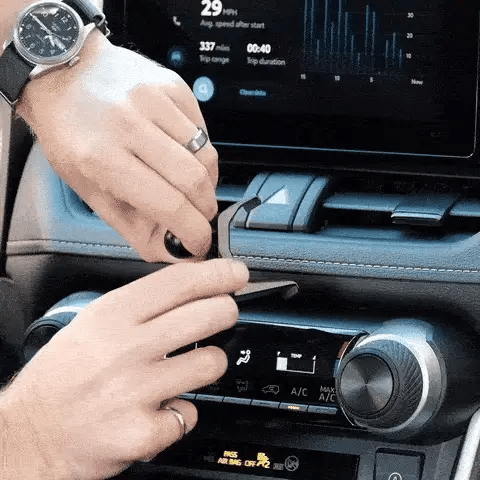 Offroam Toyota RAV4 2019-2025 MagSafe-compatible Phone Mount Qi2 Charging
