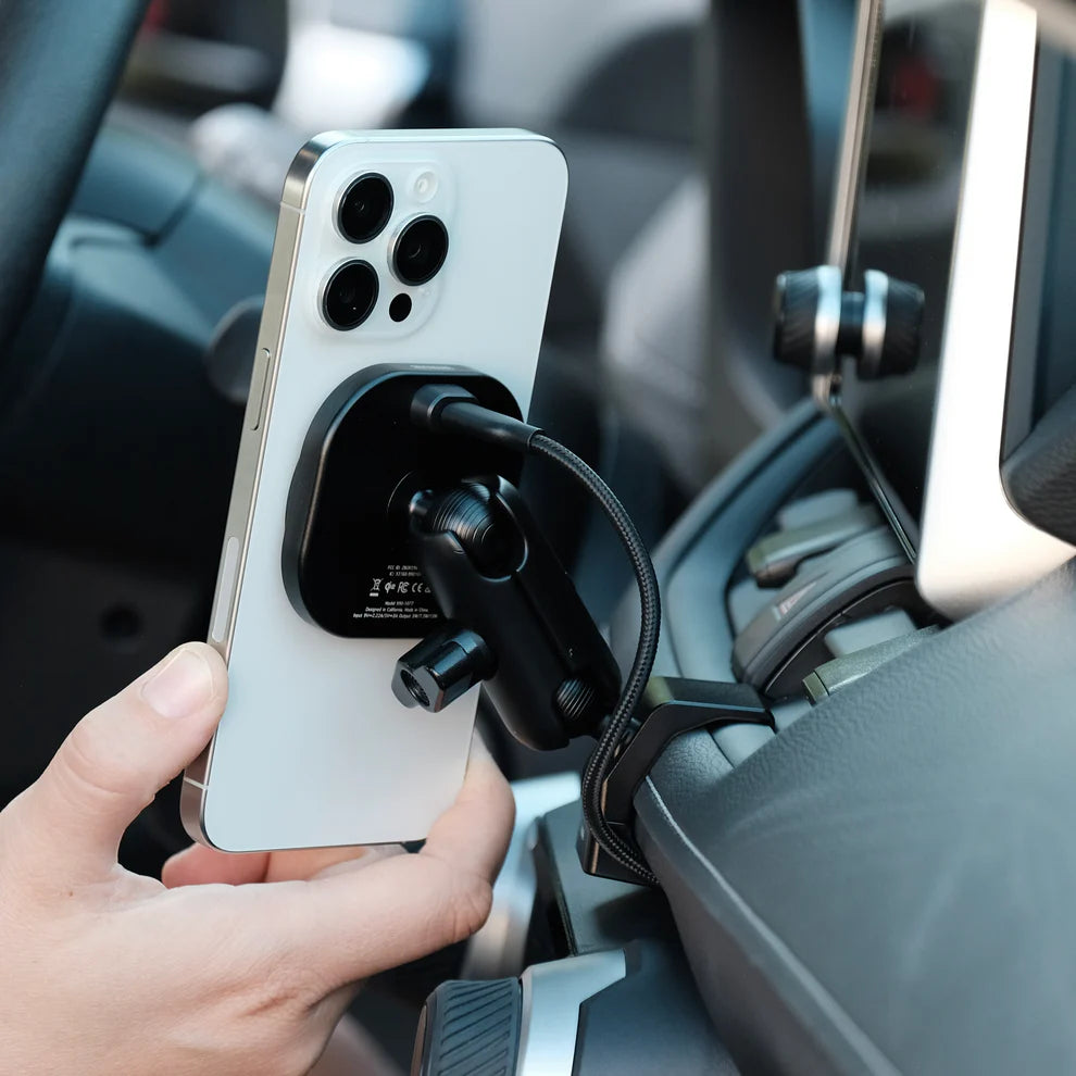 Offroam  Toyota RAV4 2019-2025 MagSafe-compatible Phone Mount Qi2 Charging
